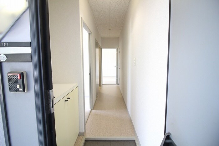 物件内観写真9　(玄関)