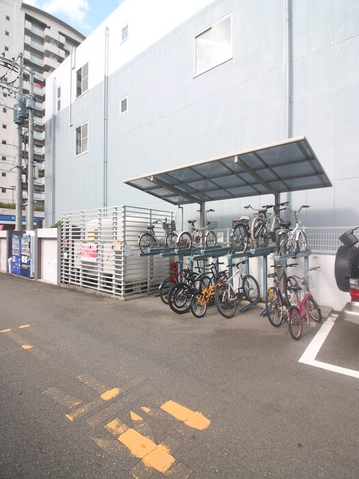 物件外観写真2　(駐輪場)
