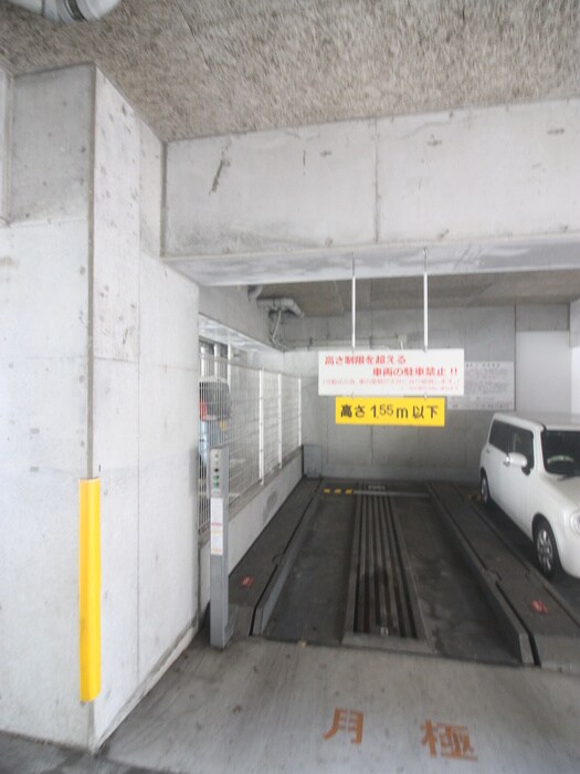 物件外観写真6　(駐車場)