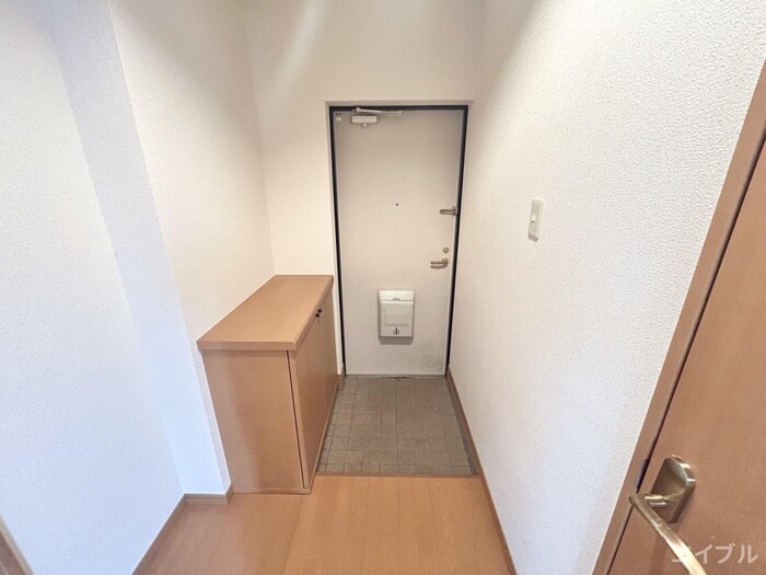 物件内観写真11　(玄関)