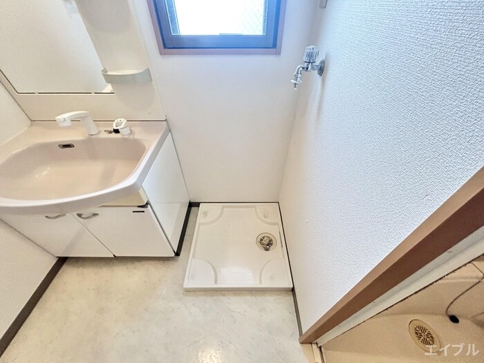 物件内観写真17　(洗濯機置場)