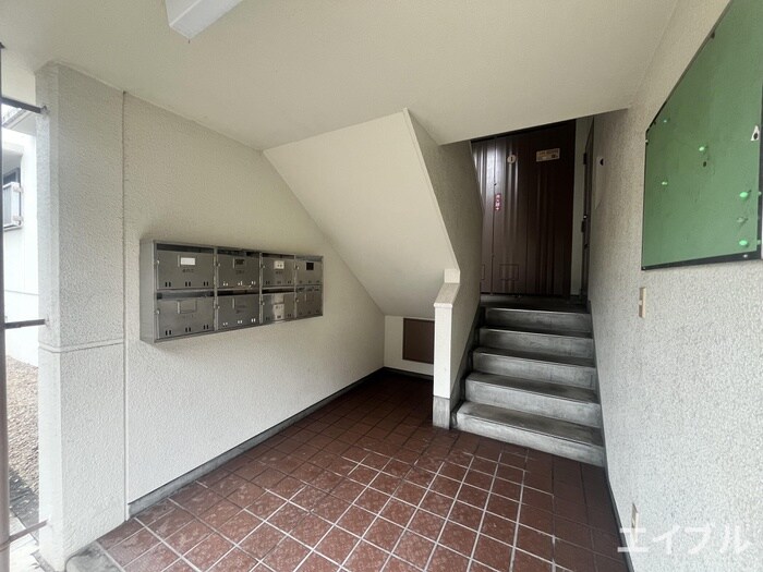 物件外観写真3　(エントランス部分)