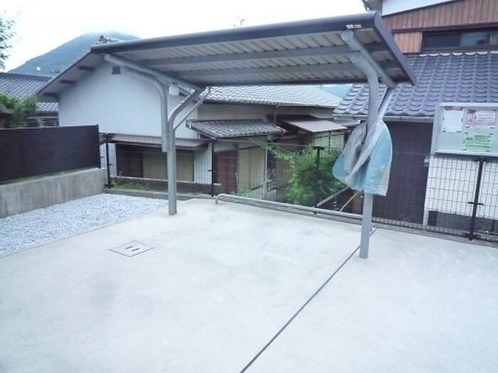 物件外観写真3　(駐輪場)