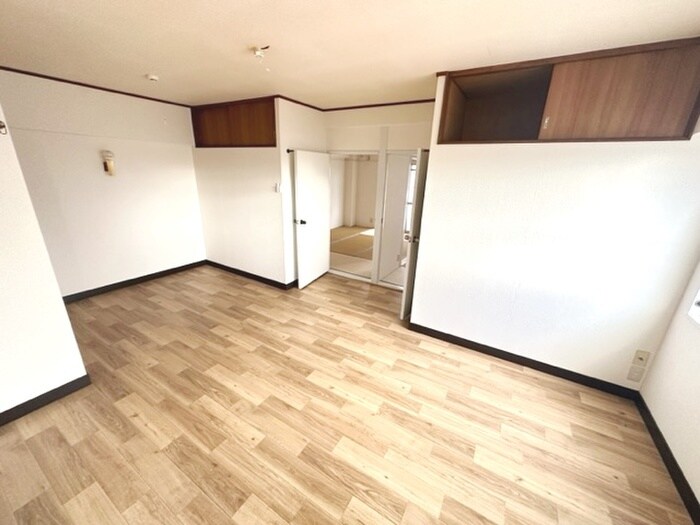 物件内観写真2　(居室)