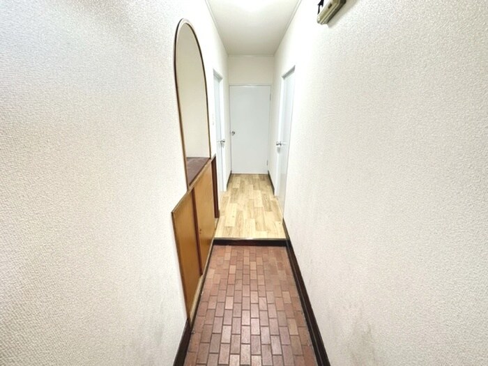 物件内観写真9　(玄関)