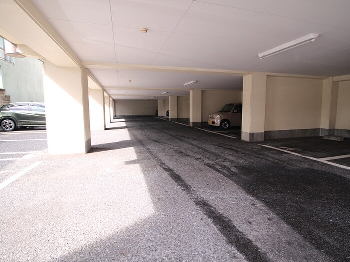 物件外観写真4　(駐車場)