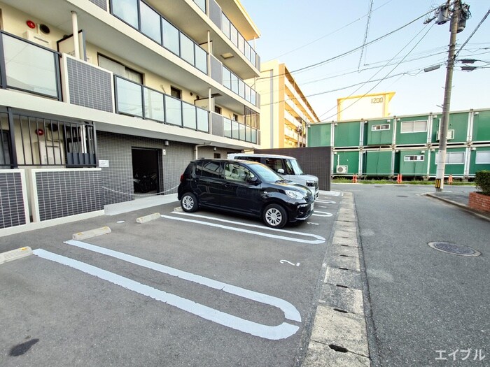 物件外観写真3　(駐車場)