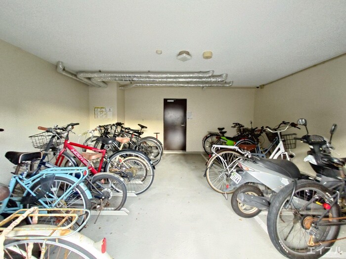 物件外観写真4　(駐輪場)