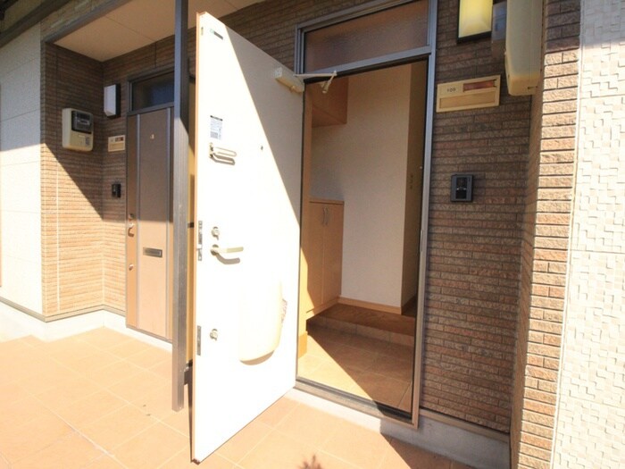 物件内観写真12　(玄関)