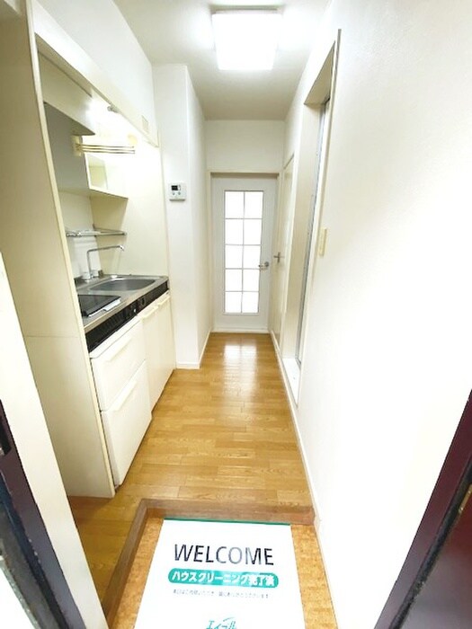 物件内観写真4　(玄関)