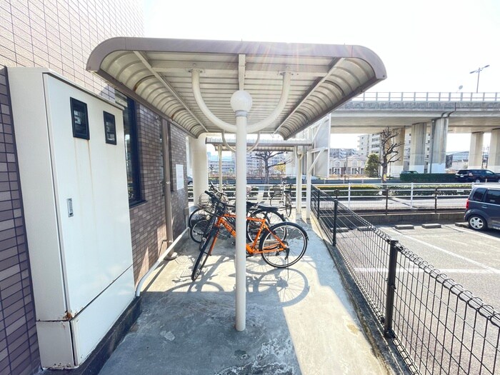 物件外観写真5　(駐輪場)