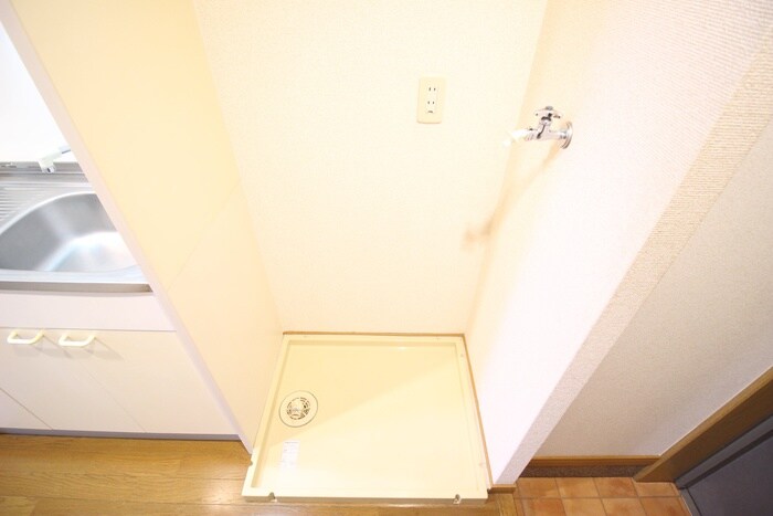 物件内観写真14　(洗濯機置場)