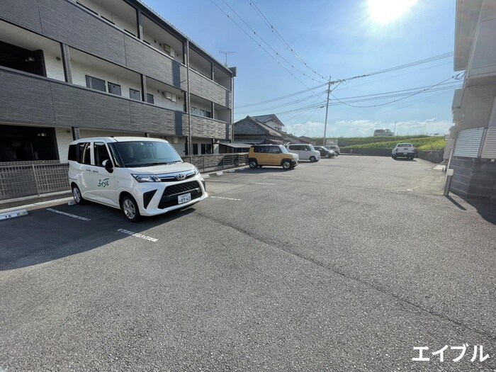 物件外観写真2　(駐車場)