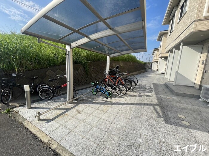 物件外観写真3　(駐輪場)
