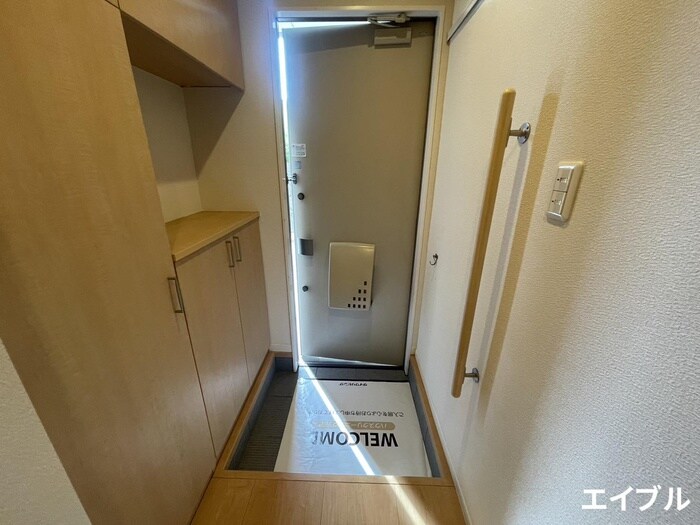 物件内観写真16　(玄関)
