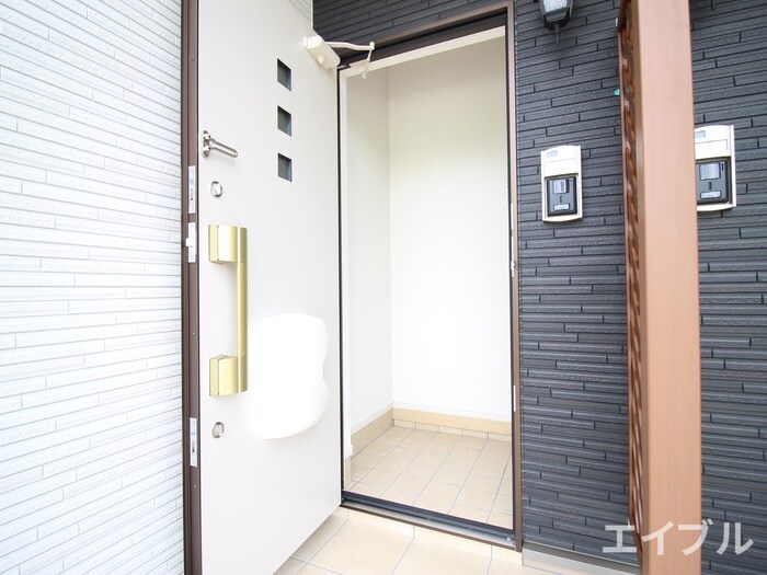 物件内観写真13　(玄関)