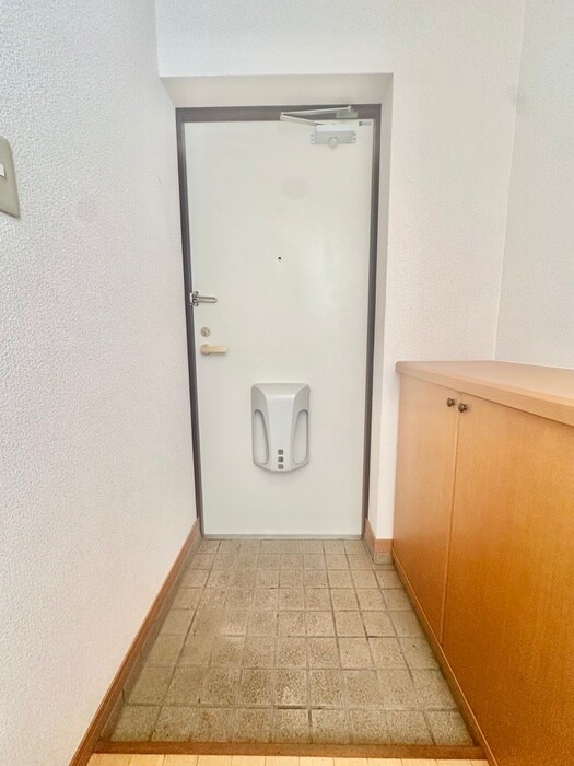 物件内観写真12　(玄関)