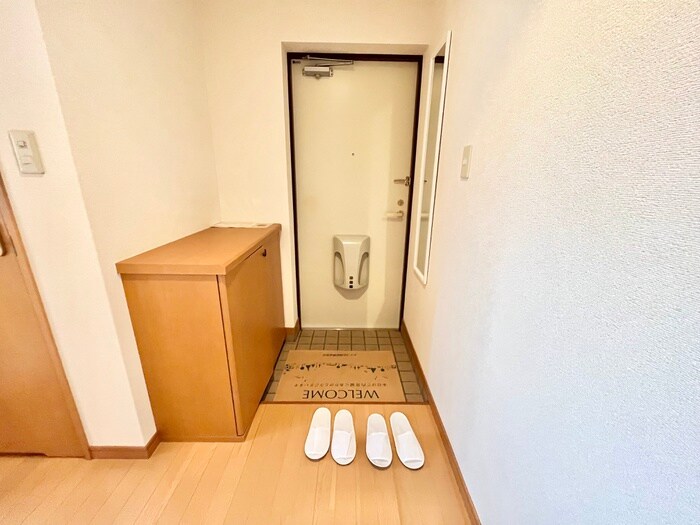 物件内観写真12　(玄関)