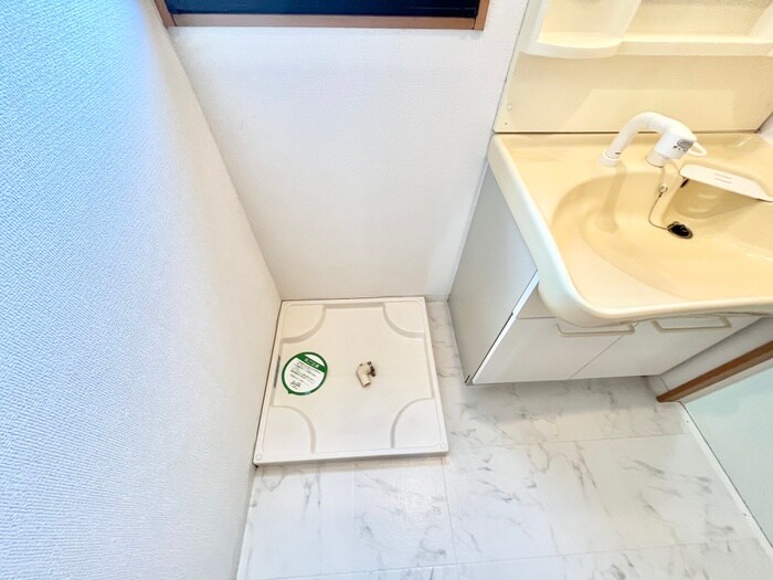 物件内観写真16　(洗濯機置場)