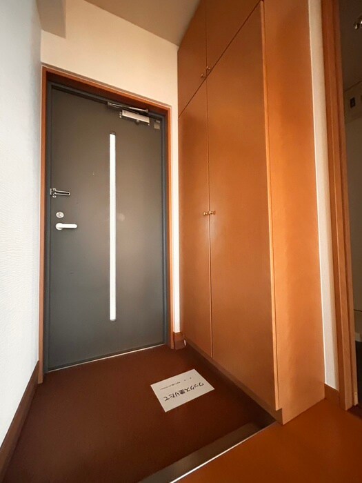 物件内観写真4　(玄関)