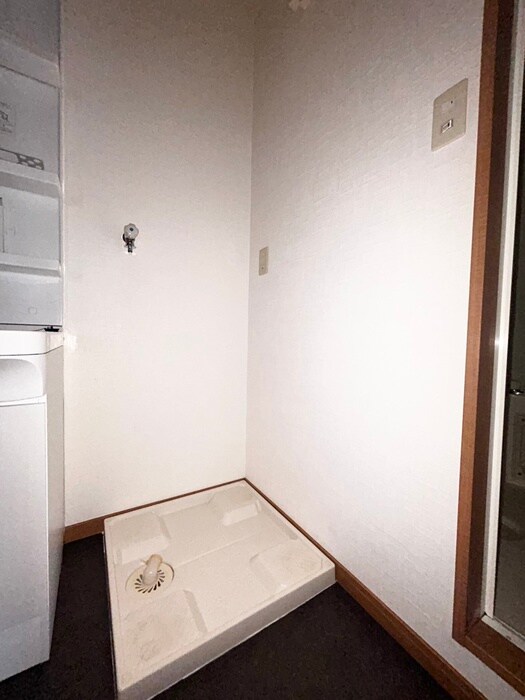 物件内観写真7　(洗濯機置場)