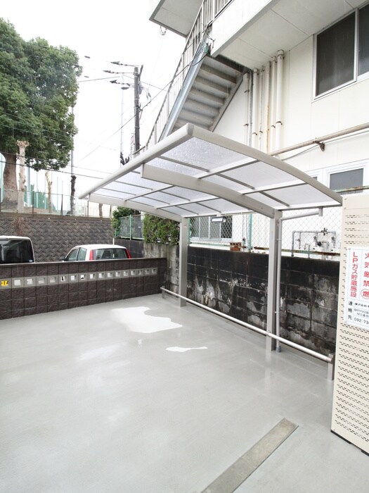 物件外観写真3　(駐輪場)