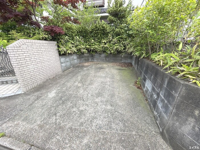 物件外観写真3　(駐車場)