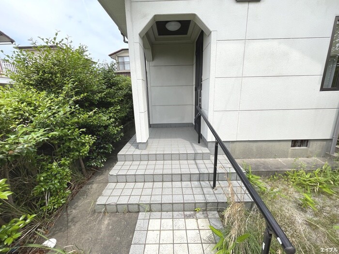 物件外観写真5　(エントランス部分)