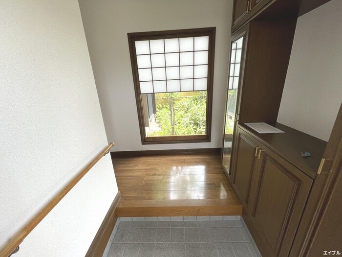 物件内観写真11　(玄関)