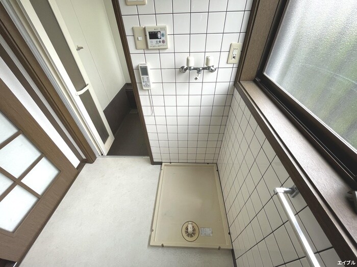 物件内観写真17　(洗濯機置場)