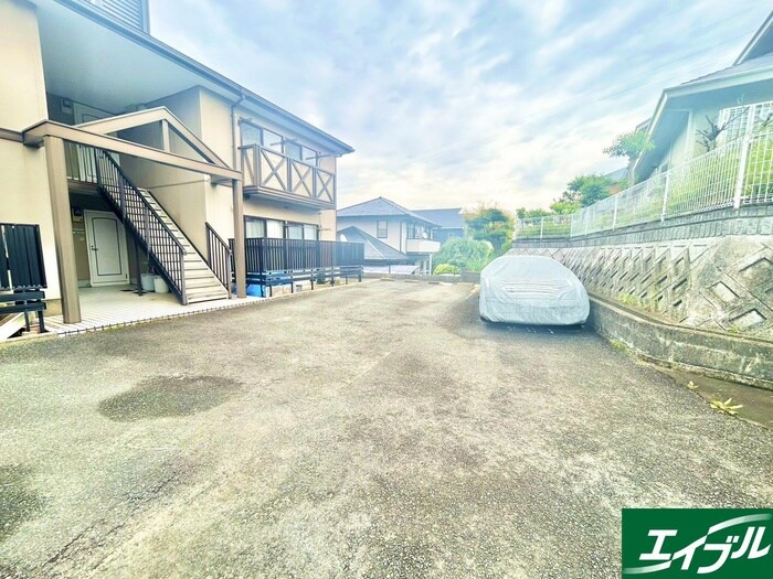 物件外観写真4　(駐車場)