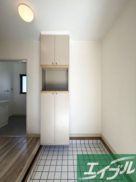 物件内観写真16　(玄関)