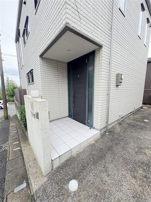 物件外観写真5　(エントランス部分)