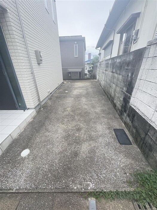 物件外観写真6　(駐車場)