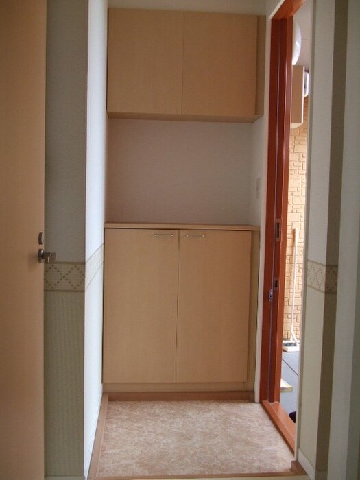 物件内観写真8　(玄関)