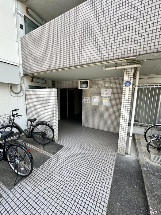 物件外観写真3　(エントランス部分)