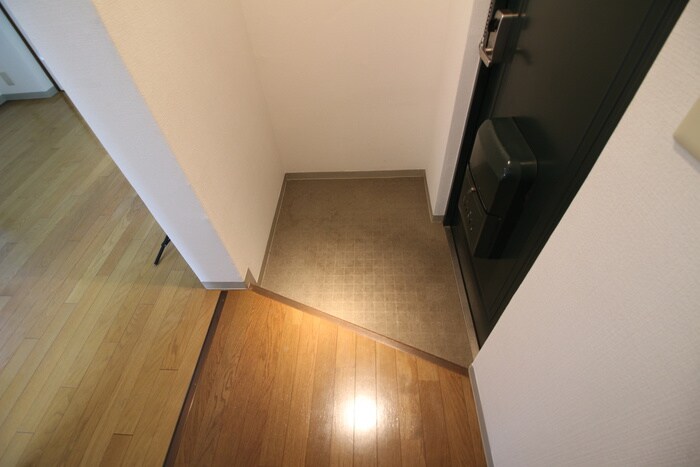 物件内観写真18　(玄関)