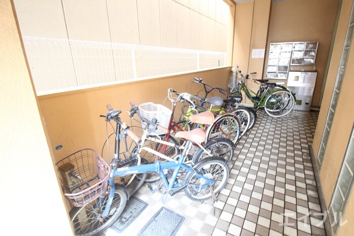 物件外観写真4　(駐輪場)