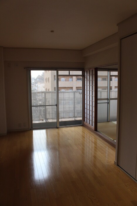 物件内観写真10　(室内からの展望)