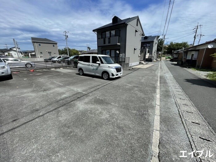 物件外観写真2　(駐車場)