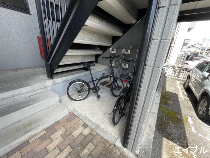物件外観写真3　(駐輪場)