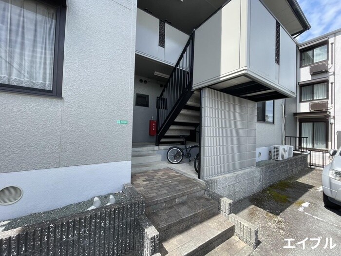 物件外観写真4　(エントランス部分)