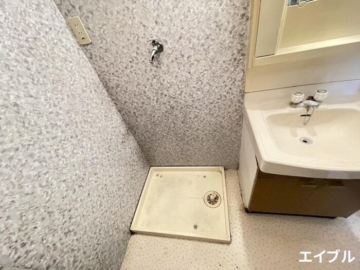 物件内観写真16　(洗濯機置場)