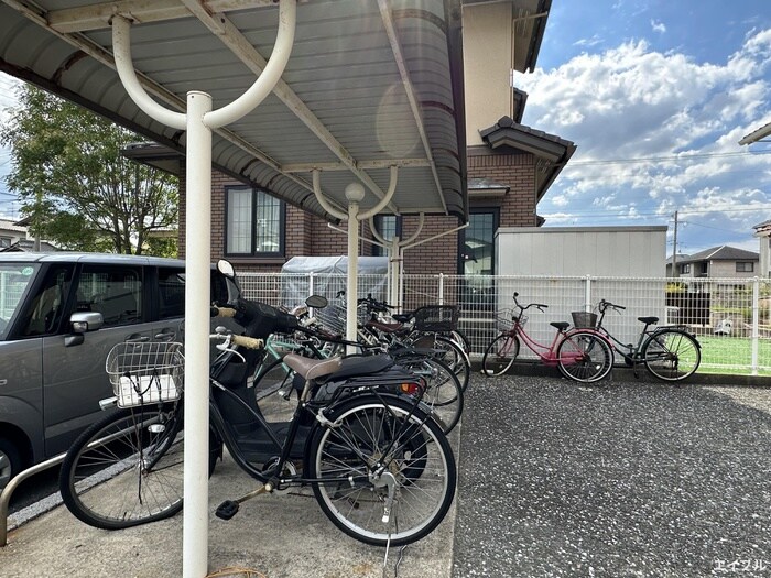 物件外観写真3　(駐輪場)