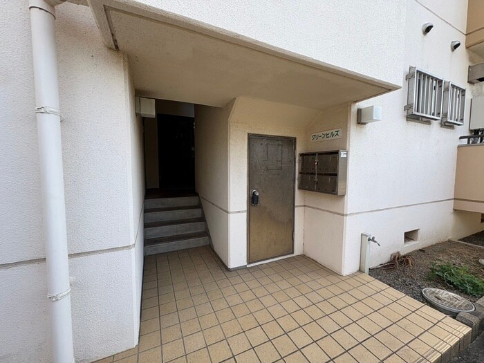 物件外観写真5　(エントランス部分)