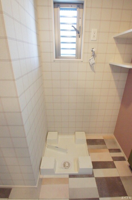 物件内観写真15　(洗濯機置場)