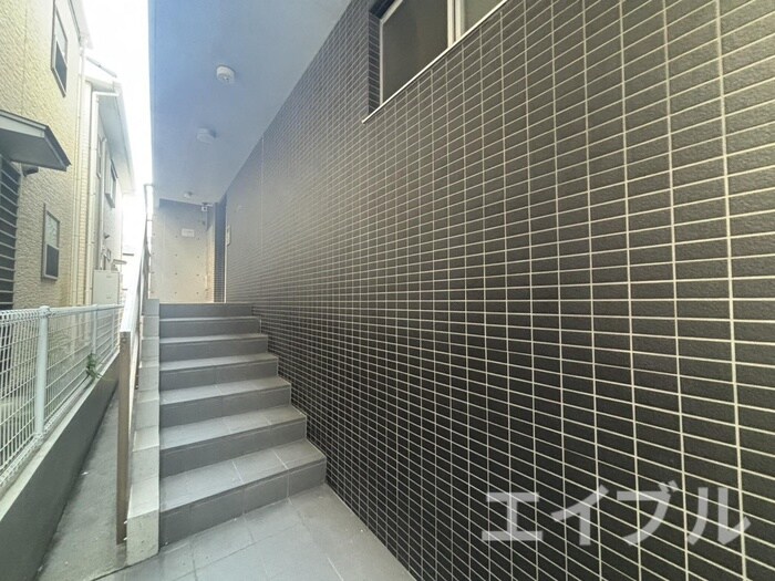 物件外観写真4　(エントランス部分)