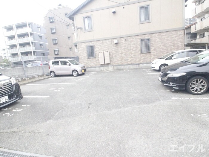 物件外観写真2　(駐車場)