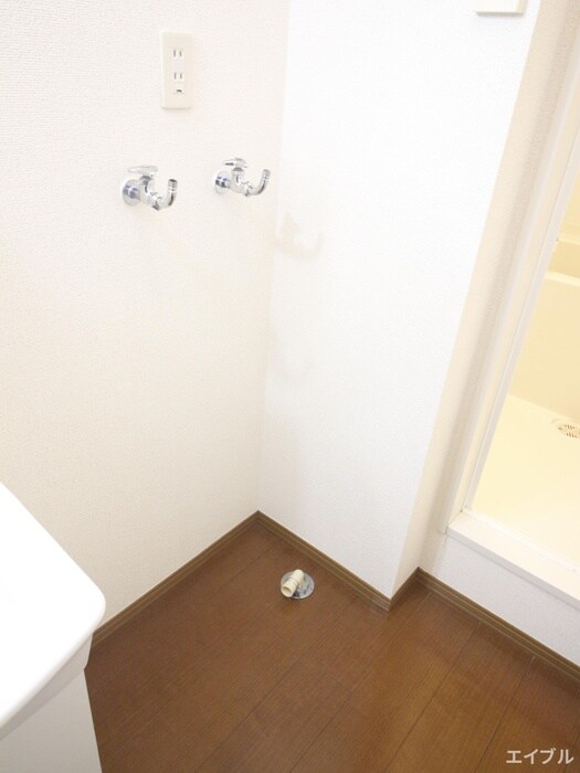 物件内観写真11　(洗濯機置場)