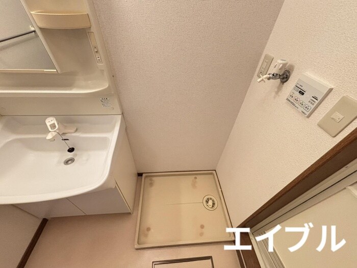 物件内観写真12　(洗濯機置場)